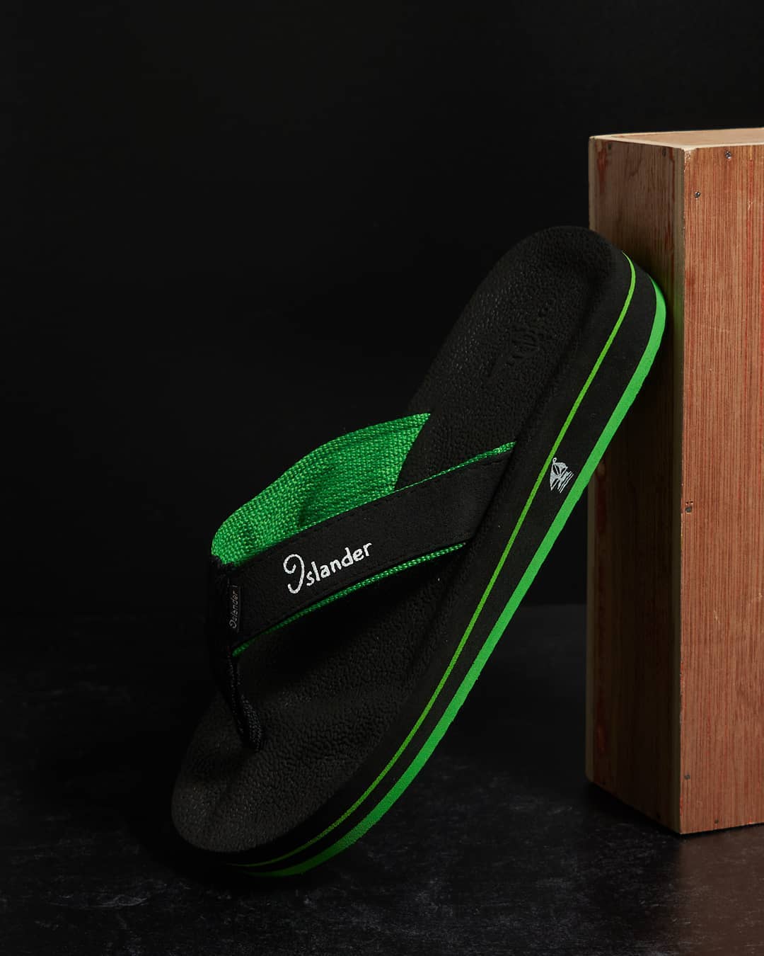 Islander 10 Series Sandals (Flip Flops) - Black / Green